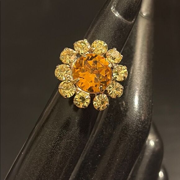 Sparkly Vintage Pink Rhinestone Floral Ring - Picture 1 of 5